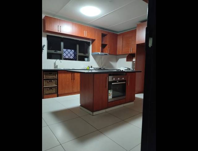 5 BEDROOM FREESTANDING FOR SALE IN FLAMWOOD